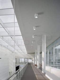 Lampa HUGO biała z wkładem aluminiowym